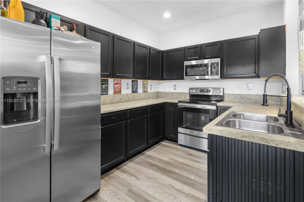 3337 W 91st Ter, Hialeah, FL 33018 Photo