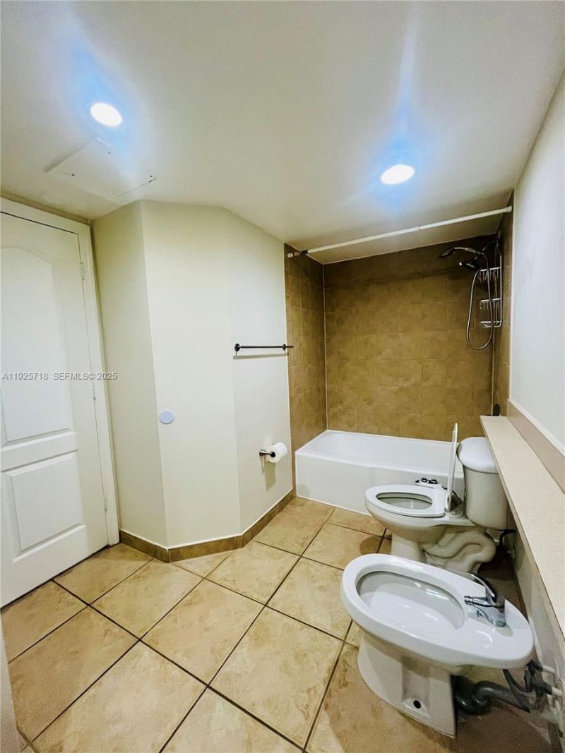 5600 Collins Ave, Unit 12N, Miami Beach, FL 33140 Photo