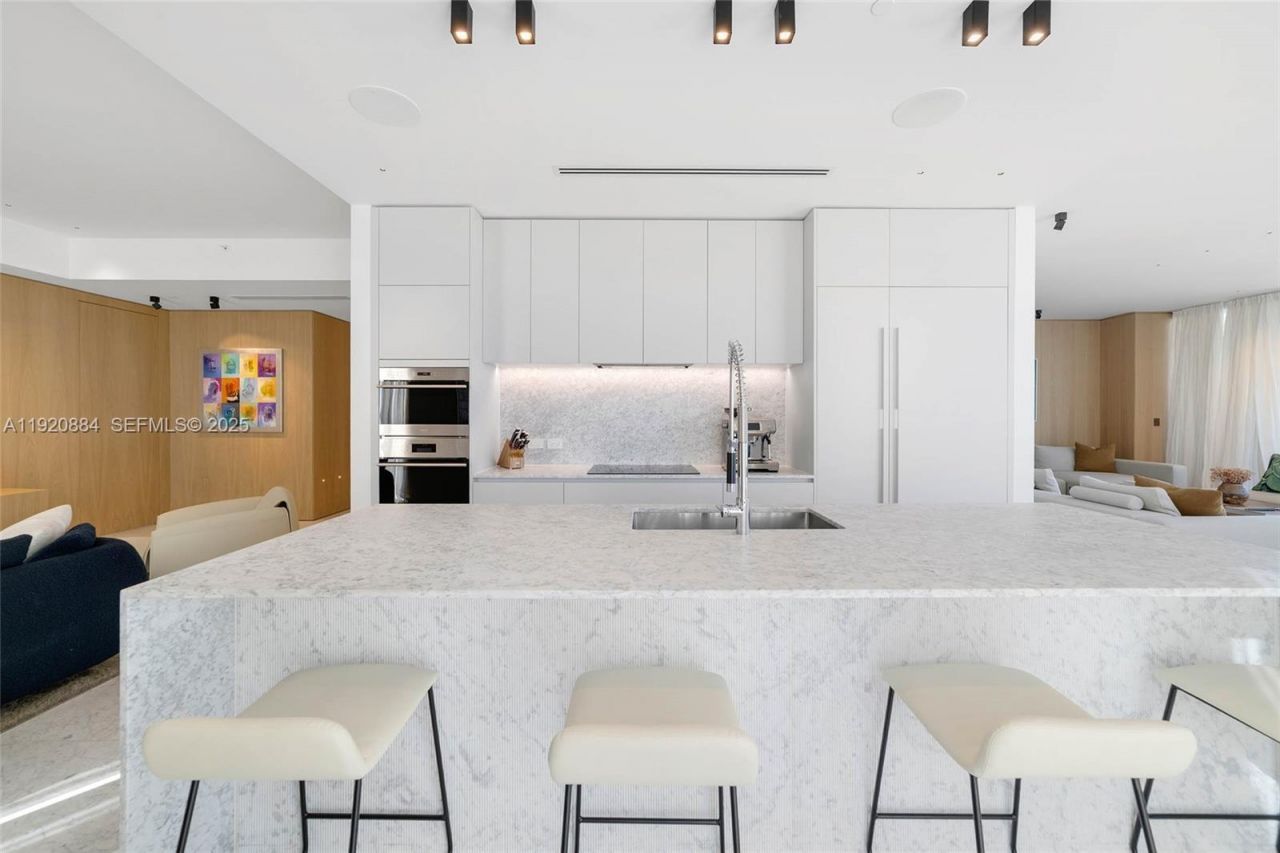 5775 Collins Ave, Unit 1501, Miami Beach, FL 33140 Photo