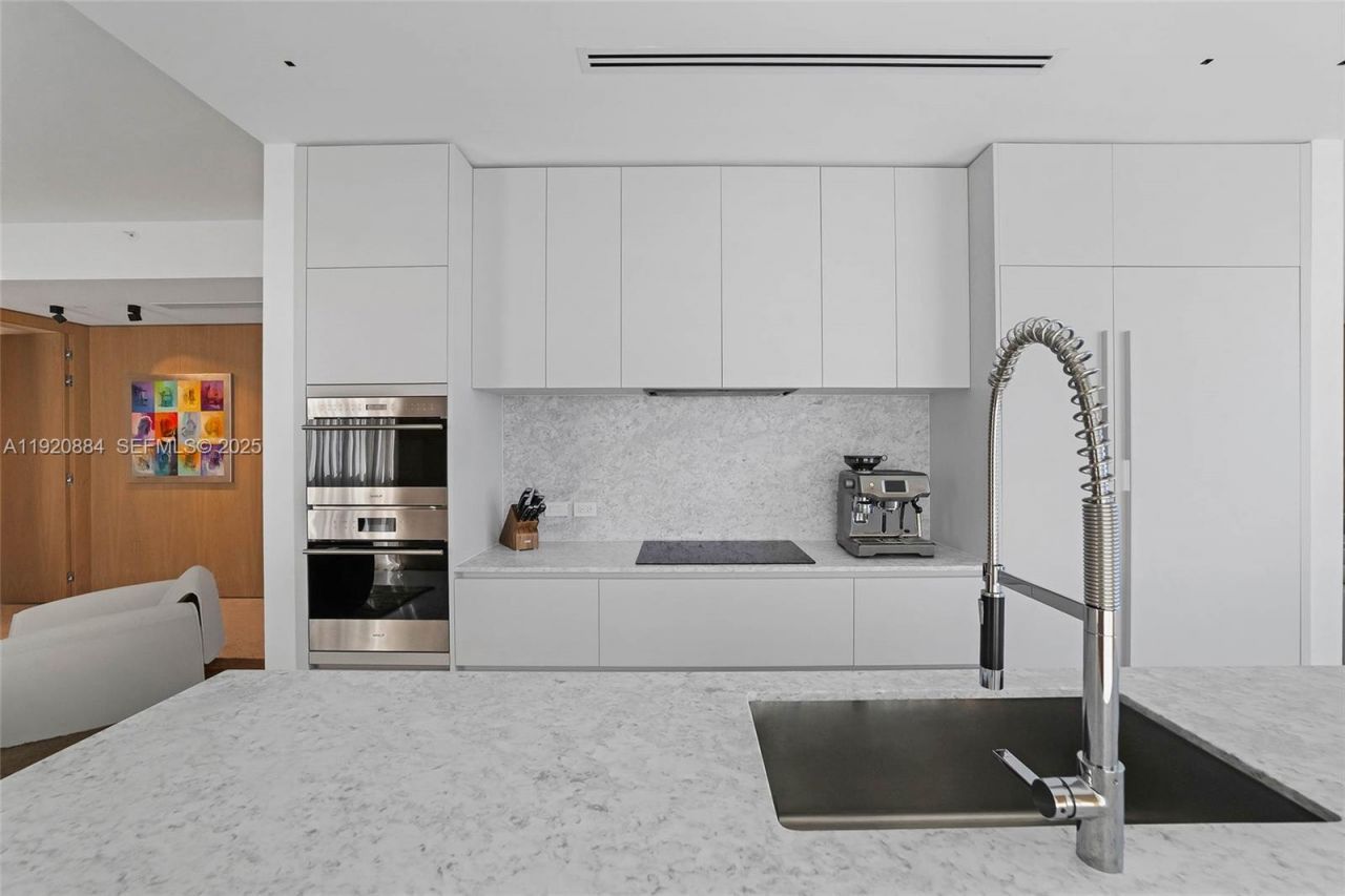 5775 Collins Ave, Unit 1501, Miami Beach, FL 33140 Photo