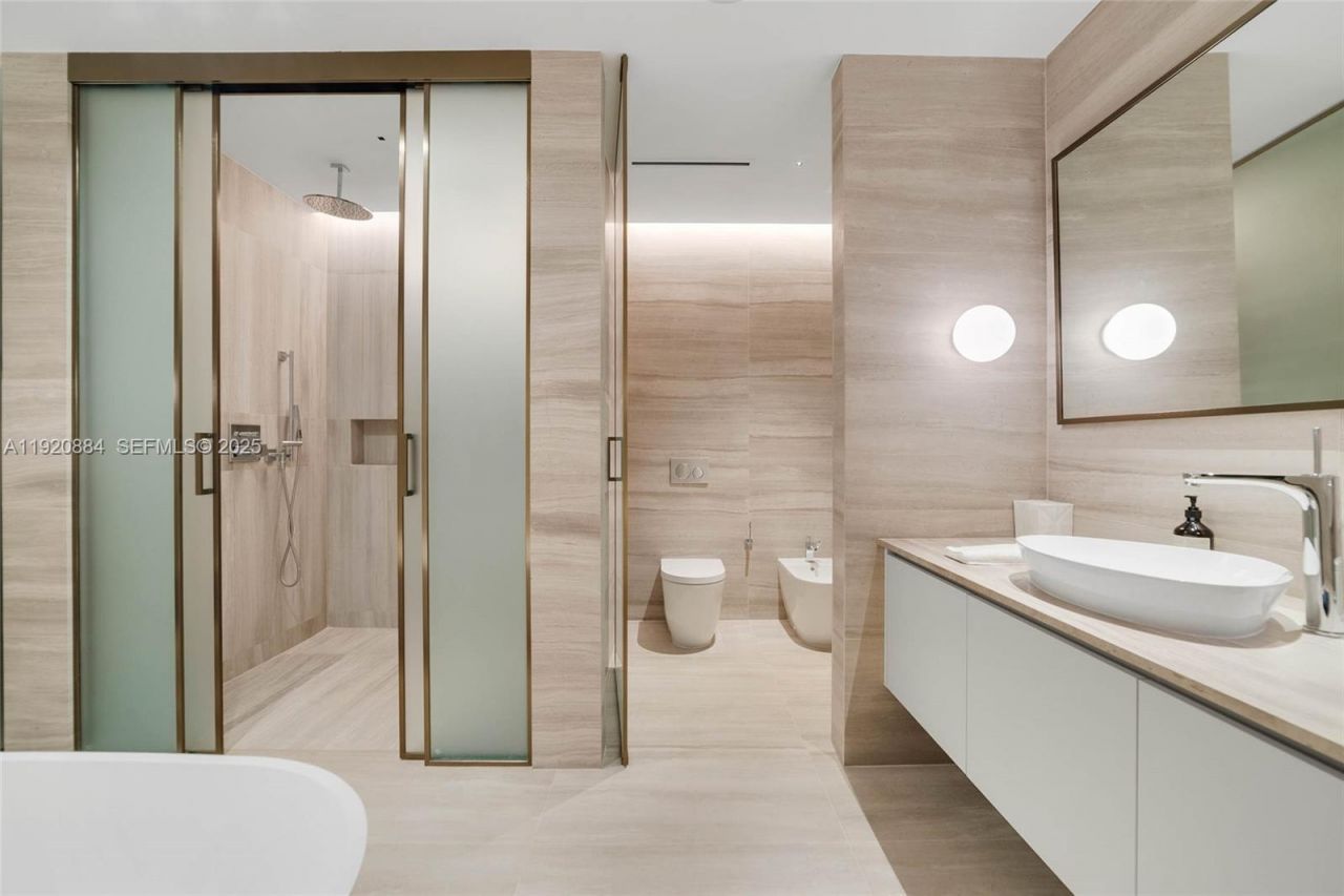 5775 Collins Ave, Unit 1501, Miami Beach, FL 33140 Photo