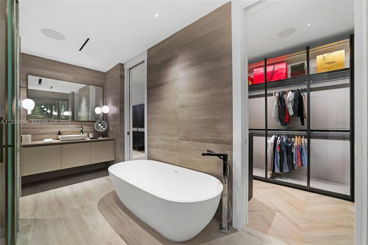 5775 Collins Ave, Unit 1501, Miami Beach, FL 33140 Photo