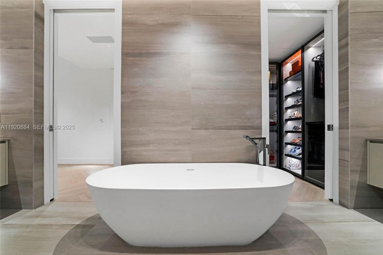 5775 Collins Ave, Unit 1501, Miami Beach, FL 33140 Photo