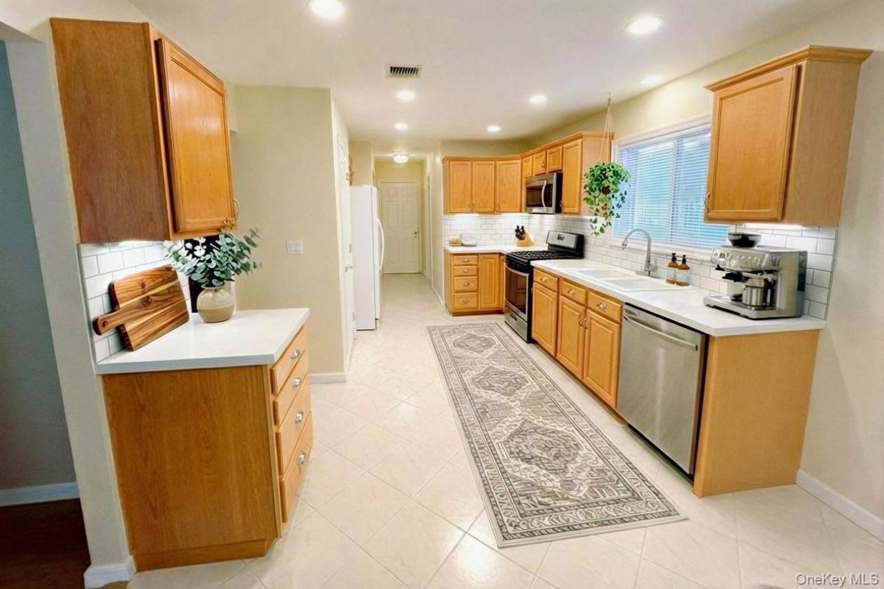 30 Church Street, Nanuet, NY 10954 Main Photo