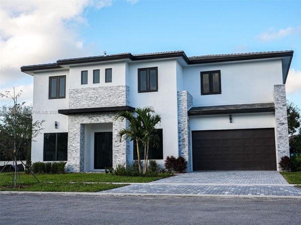 13083 Davie Oaks Dr, Davie, FL 33325