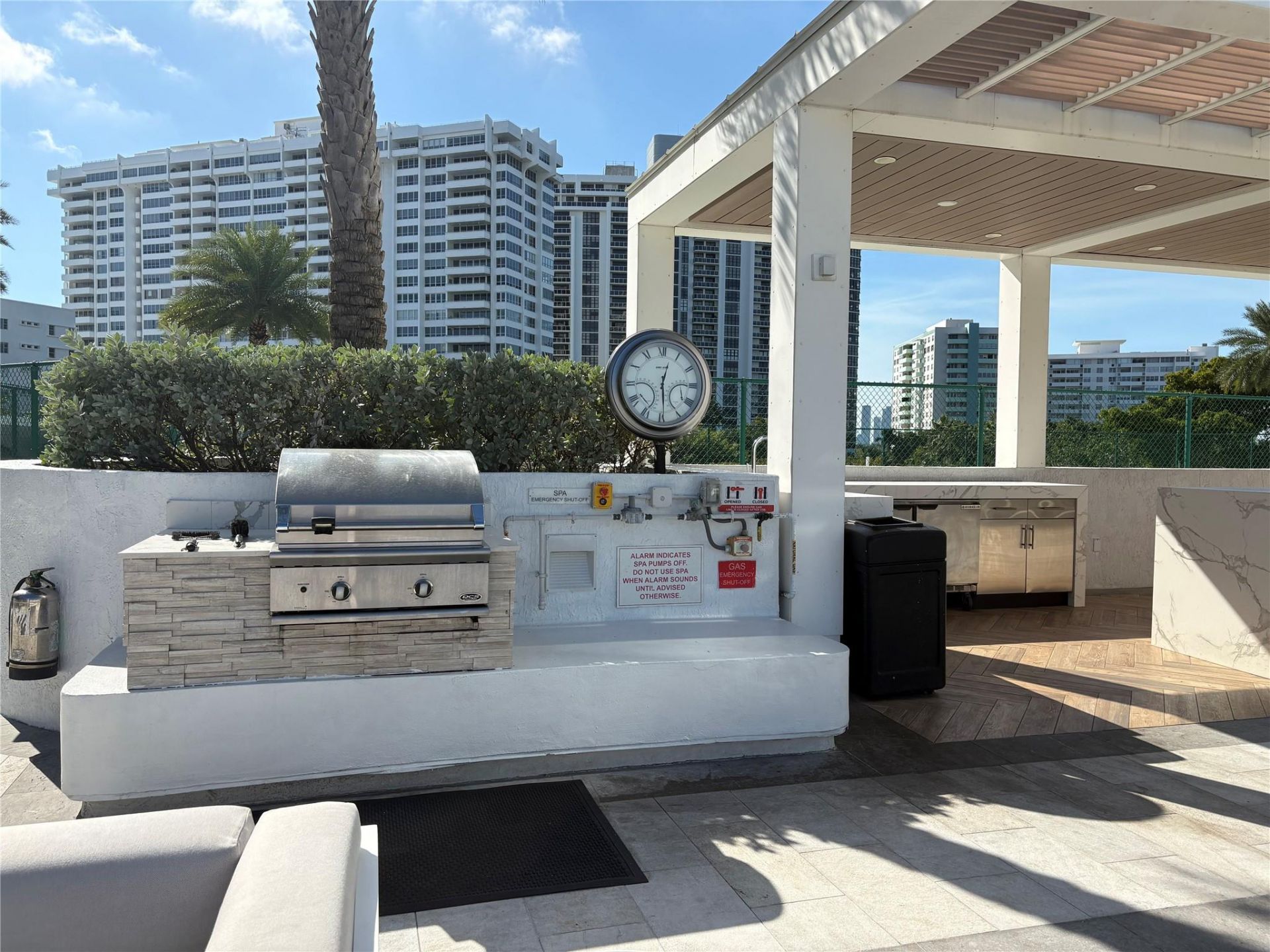 10 Venetian Way, Unit 502, Miami Beach, FL 33139 Photo