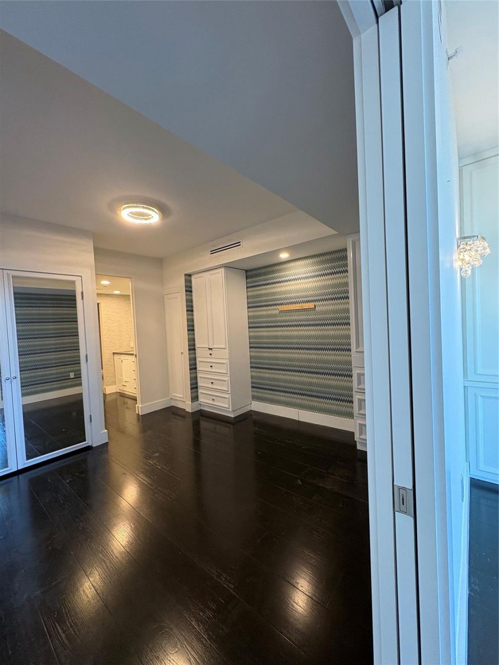 10 Venetian Way, Unit 502, Miami Beach, FL 33139 Photo