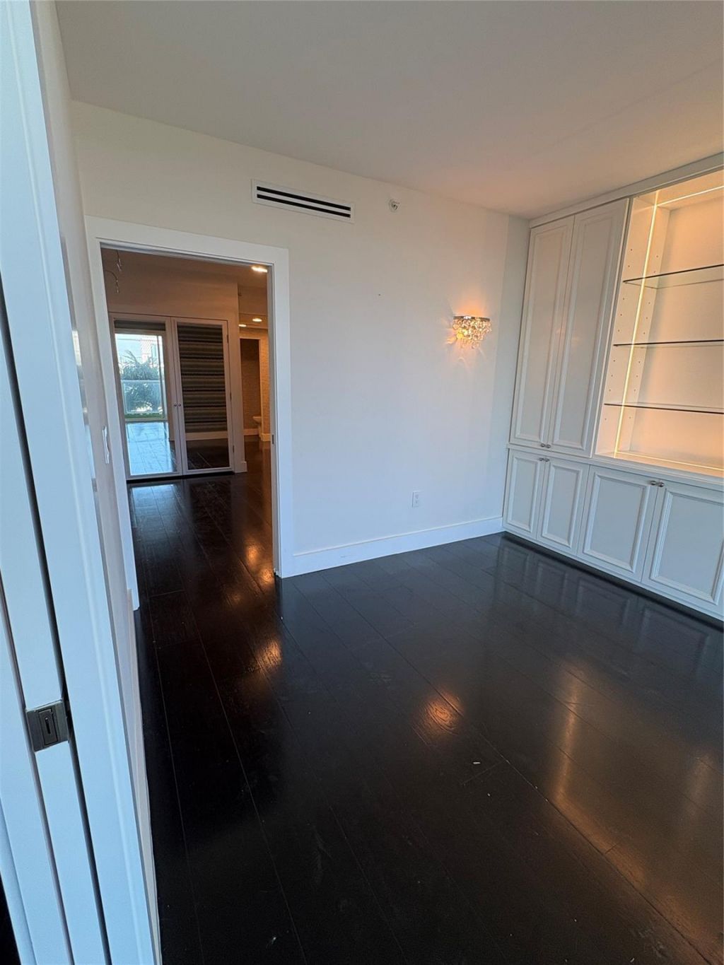 10 Venetian Way, Unit 502, Miami Beach, FL 33139 Photo