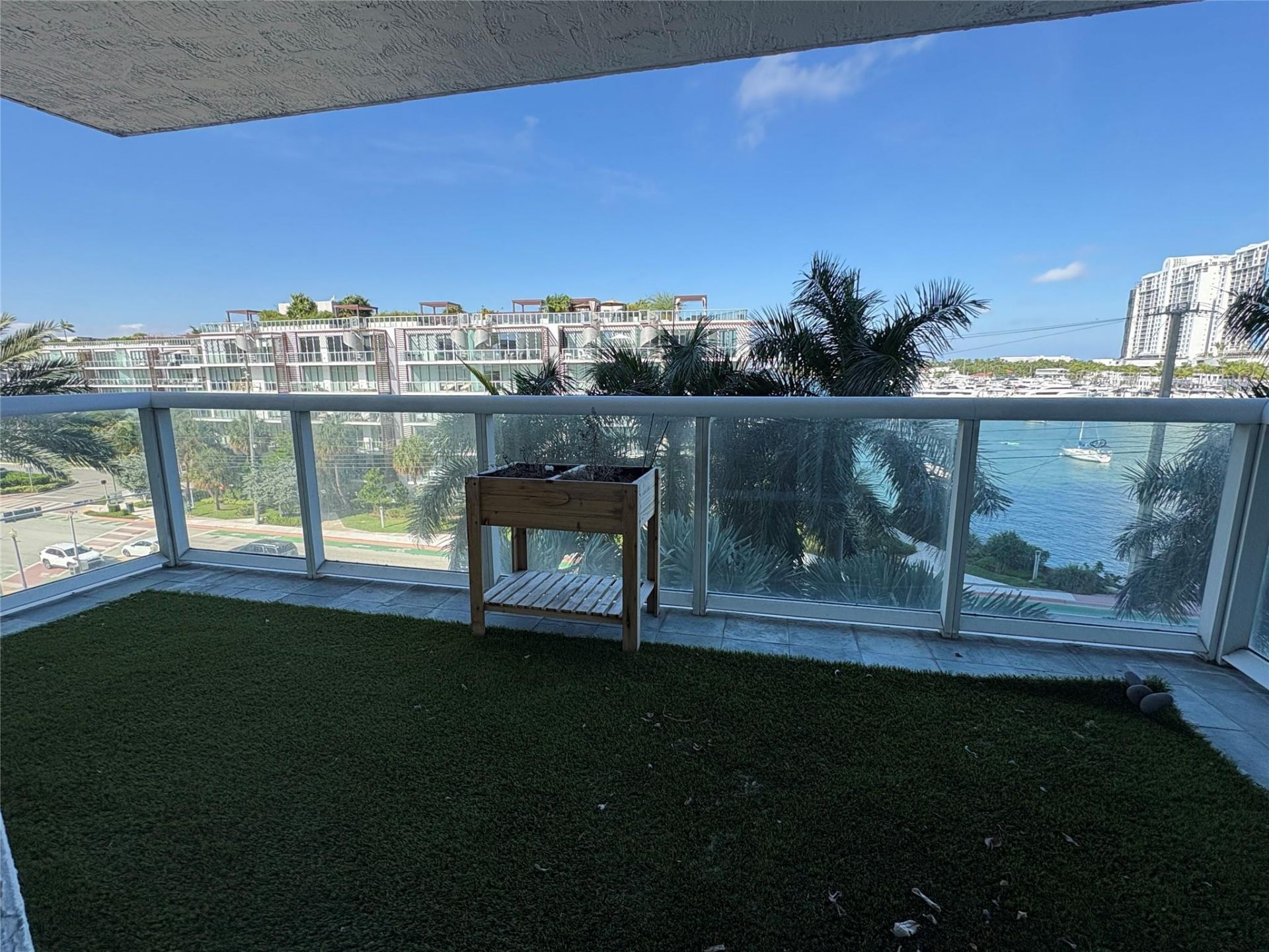 10 Venetian Way, Unit 502, Miami Beach, FL 33139 Photo