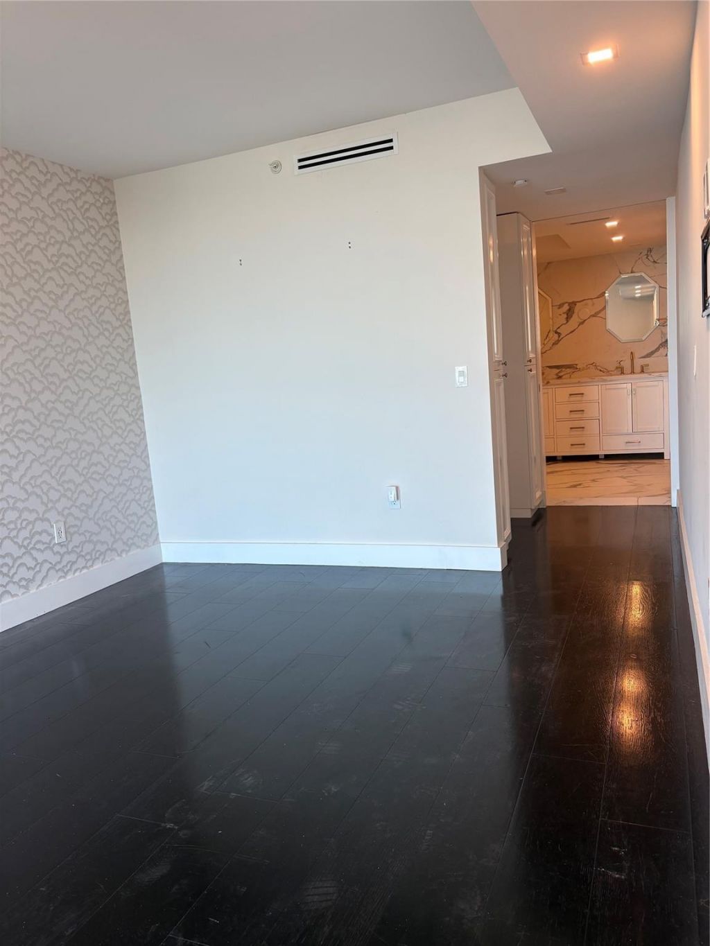 10 Venetian Way, Unit 502, Miami Beach, FL 33139 Photo