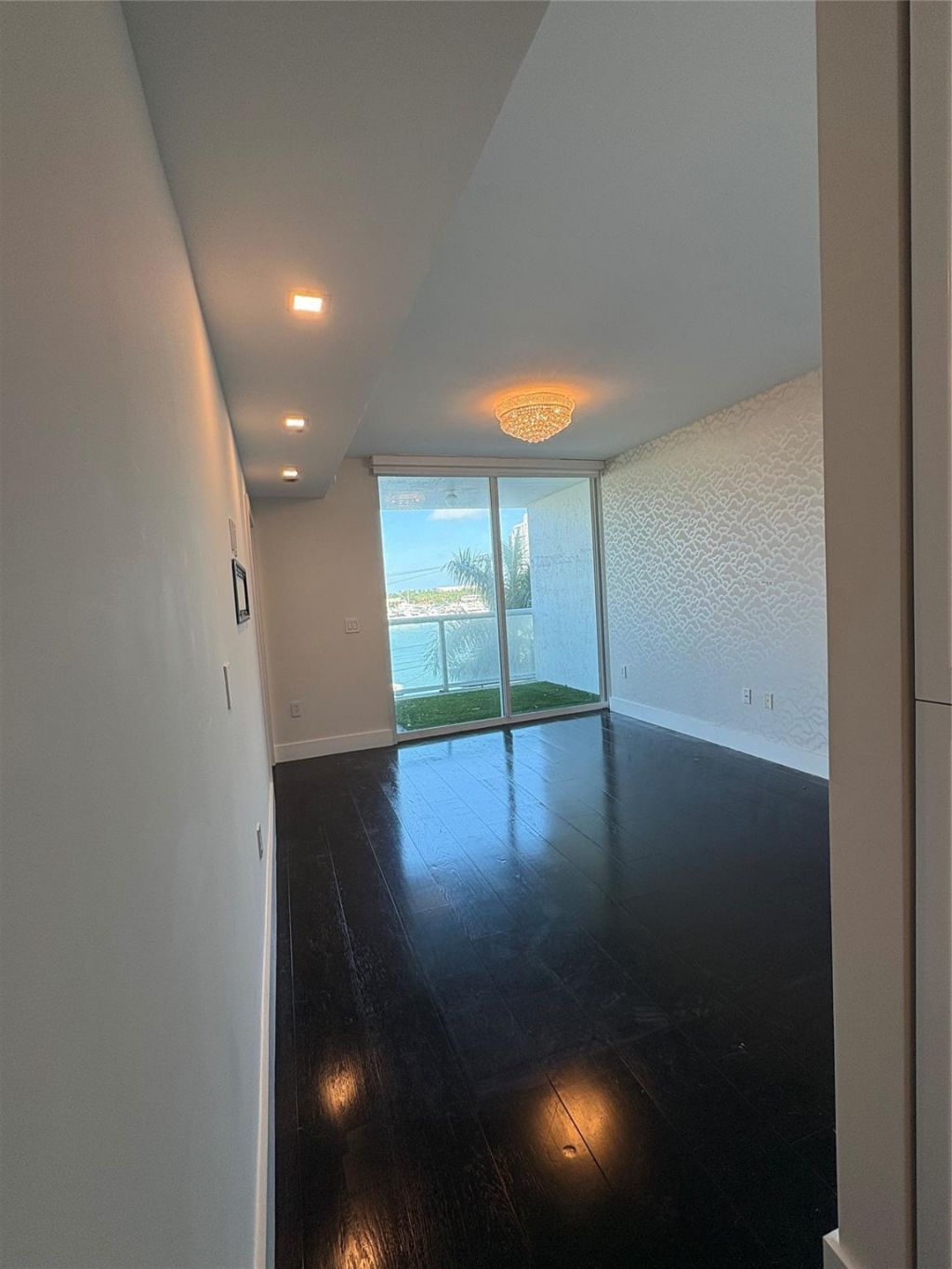 10 Venetian Way, Unit 502, Miami Beach, FL 33139 Photo