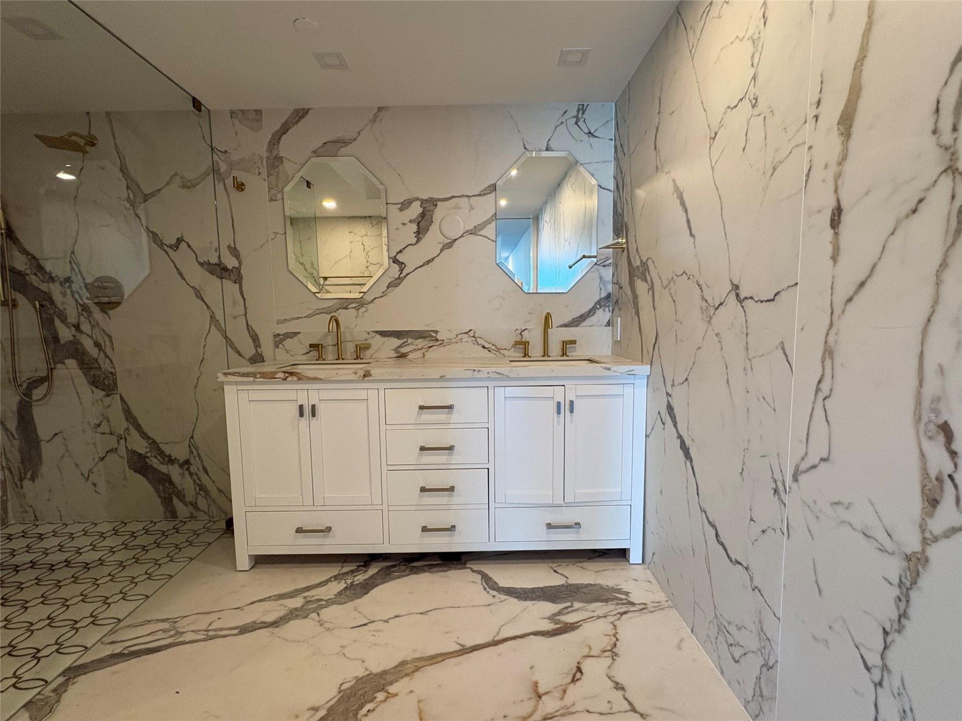 10 Venetian Way, Unit 502, Miami Beach, FL 33139 Photo