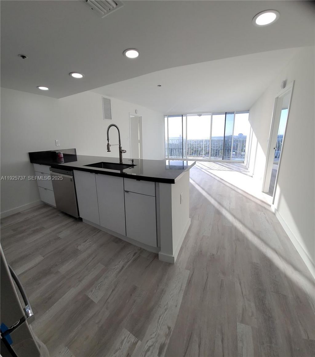 7601 E Treasure Dr, Unit 2103, North Bay Village, FL 33141 Photo