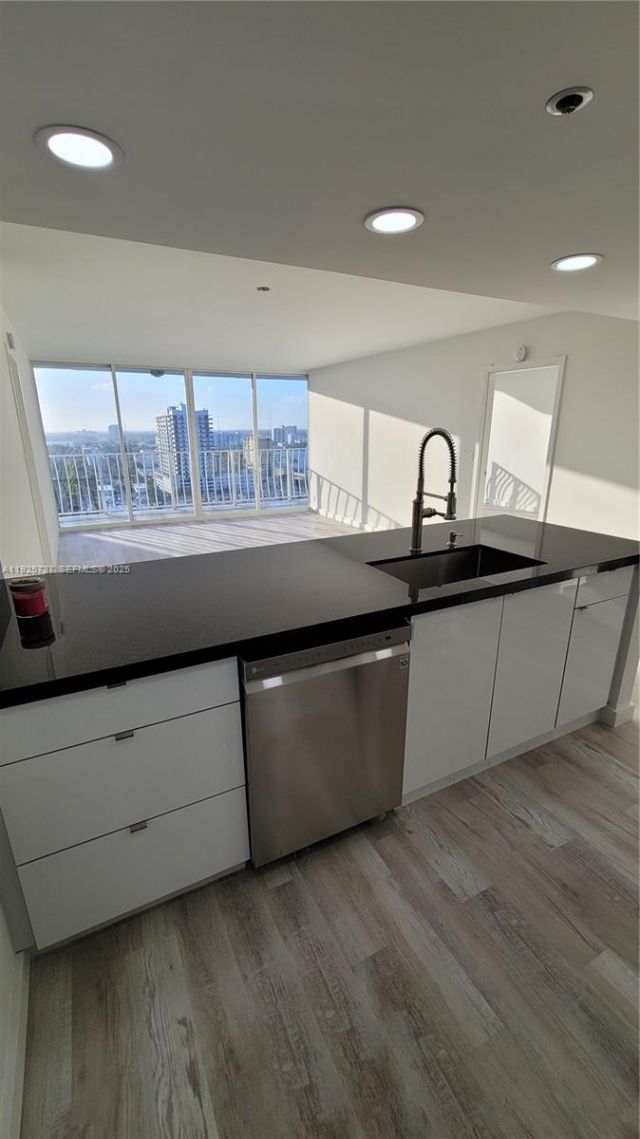 7601 E Treasure Dr, Unit 2103, North Bay Village, FL 33141 Photo