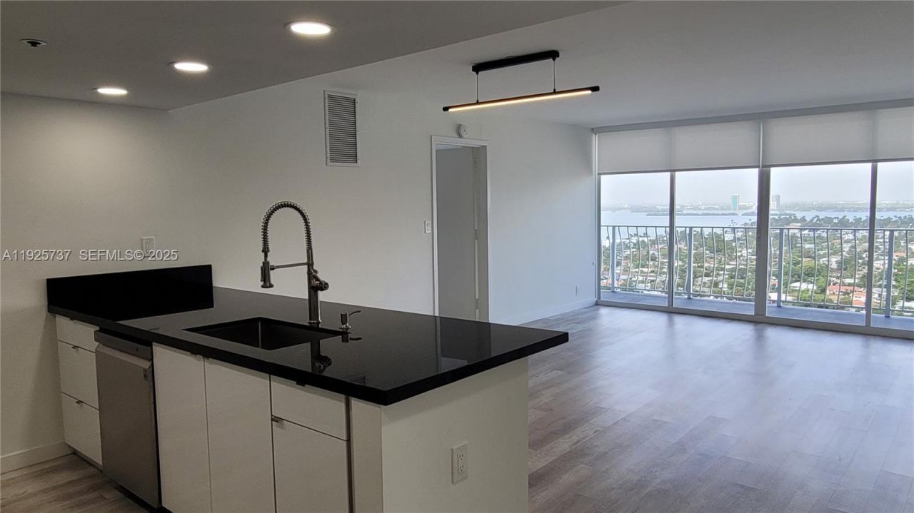 7601 E Treasure Dr, Unit 2103, North Bay Village, FL 33141 Photo