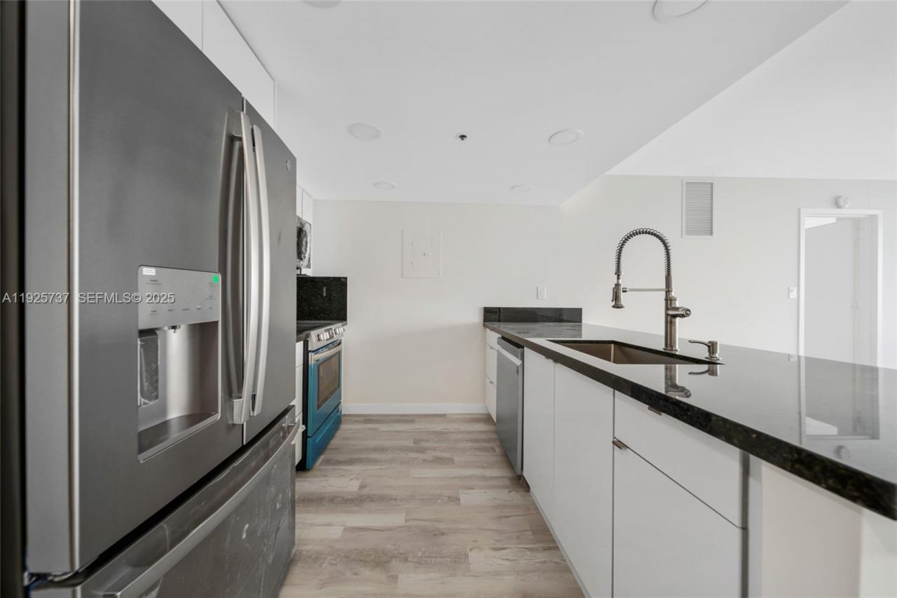 7601 E Treasure Dr, Unit 2103, North Bay Village, FL 33141 Photo