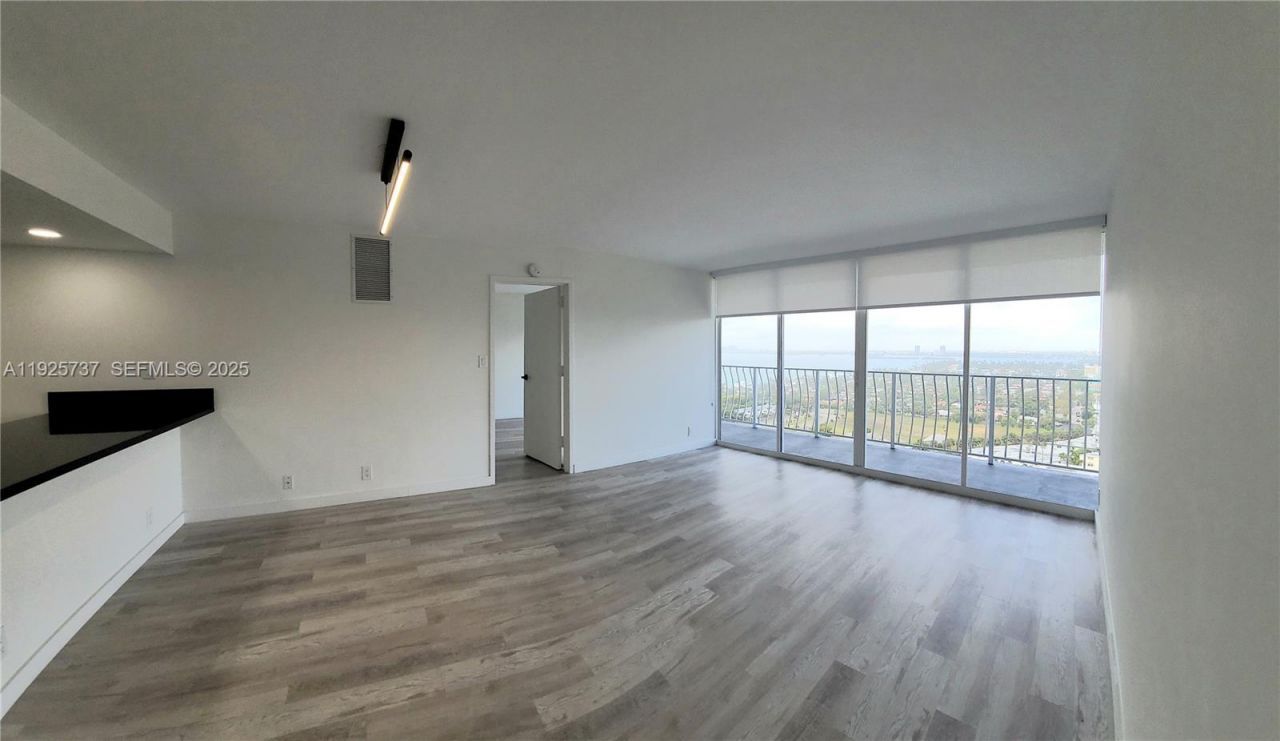 7601 E Treasure Dr, Unit 2103, North Bay Village, FL 33141 Photo