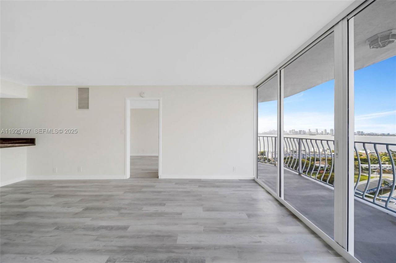 7601 E Treasure Dr, Unit 2103, North Bay Village, FL 33141 Photo