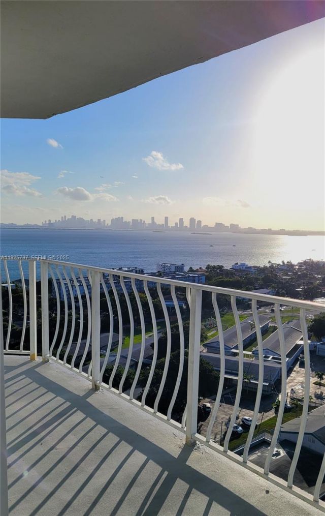 7601 E Treasure Dr, Unit 2103, North Bay Village, FL 33141 Photo