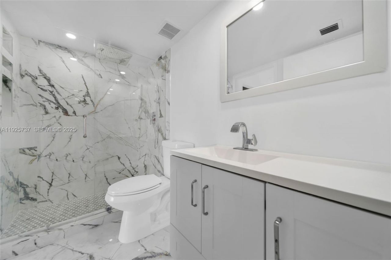 7601 E Treasure Dr, Unit 2103, North Bay Village, FL 33141 Photo