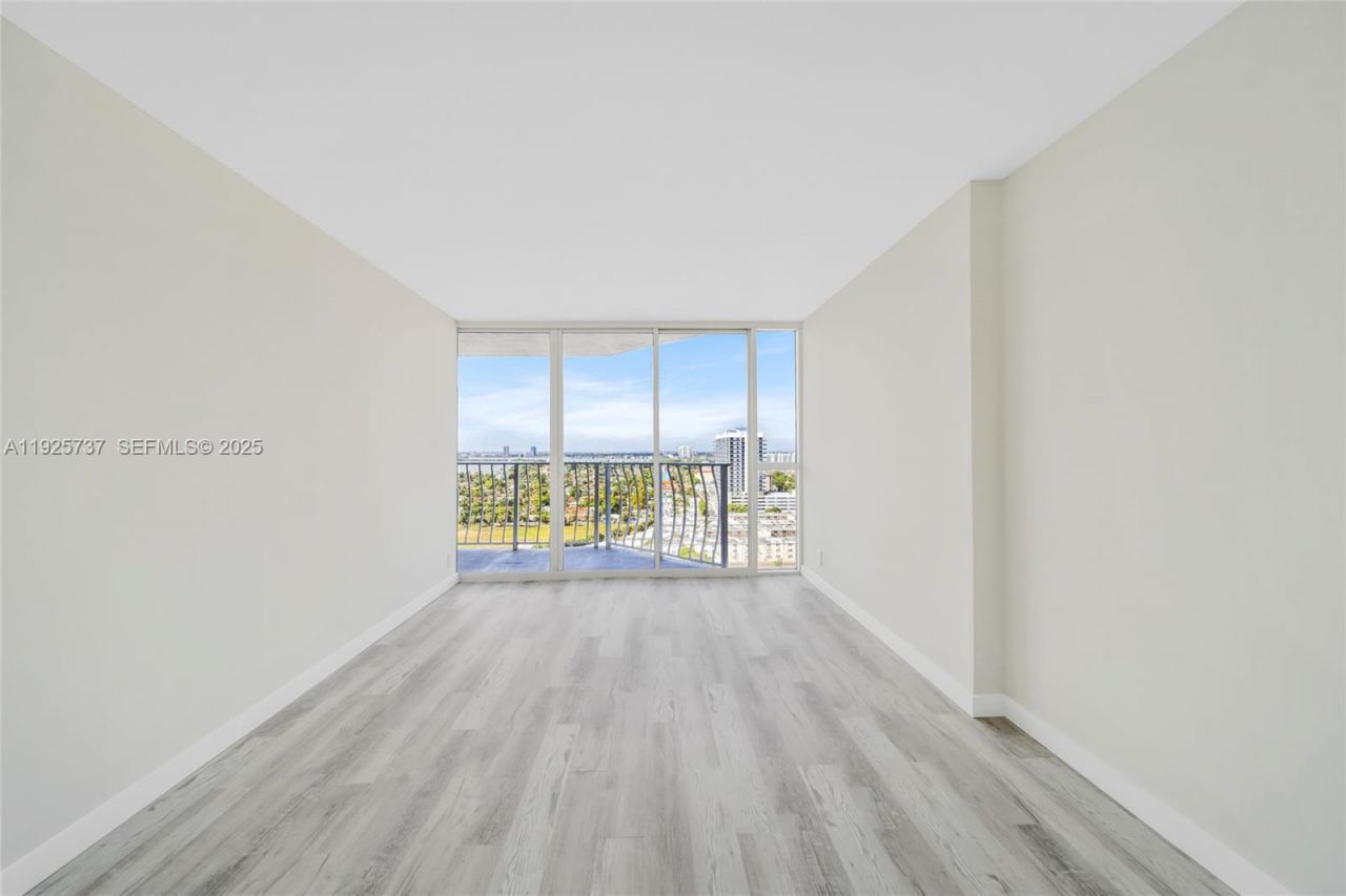 7601 E Treasure Dr, Unit 2103, North Bay Village, FL 33141 Photo