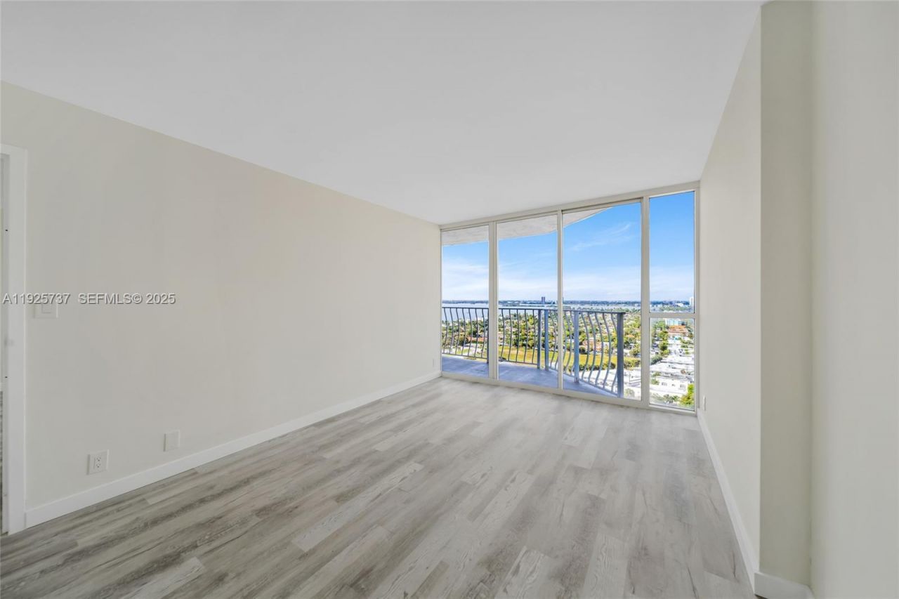 7601 E Treasure Dr, Unit 2103, North Bay Village, FL 33141 Photo