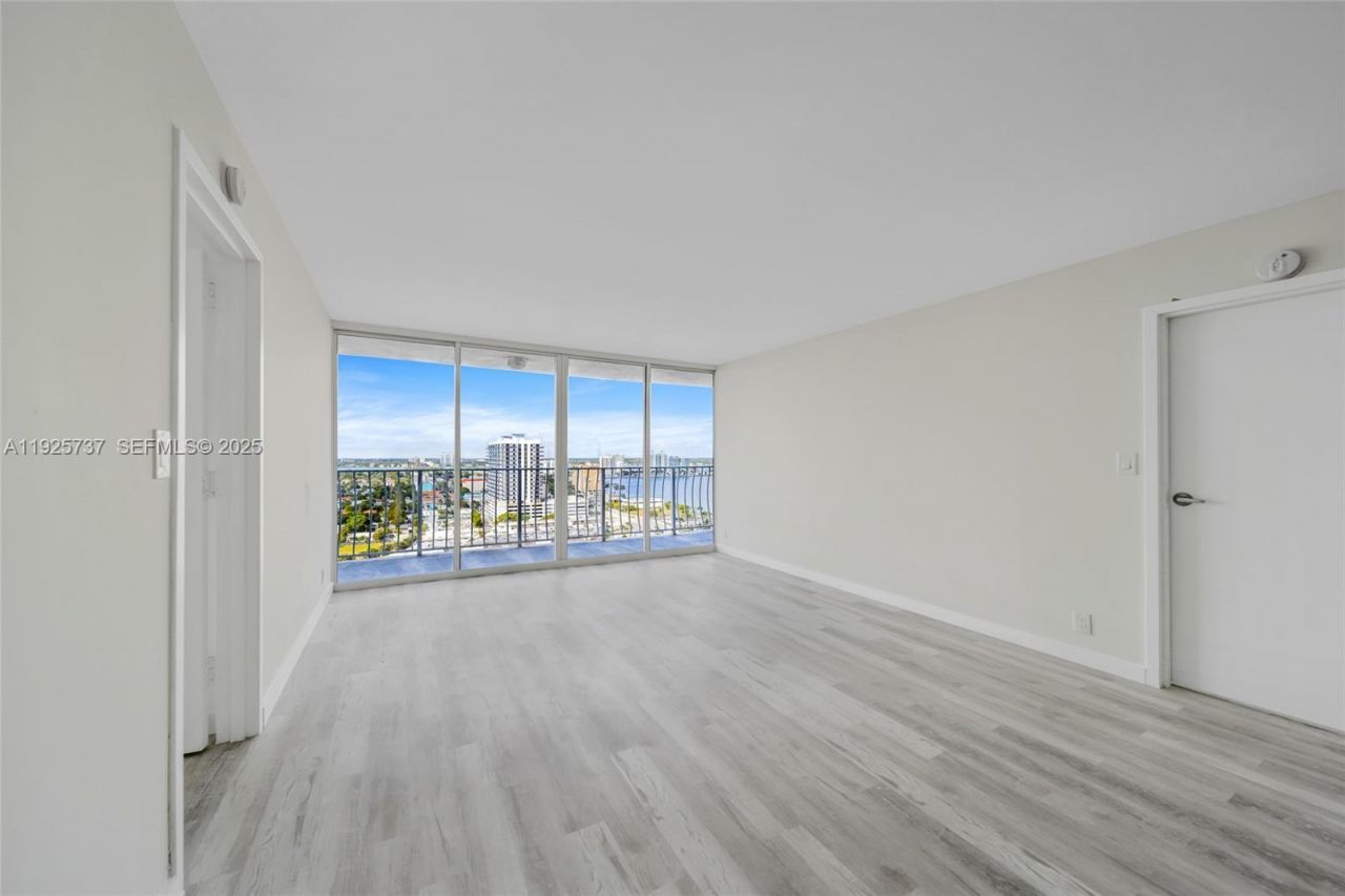 7601 E Treasure Dr, Unit 2103, North Bay Village, FL 33141 Photo