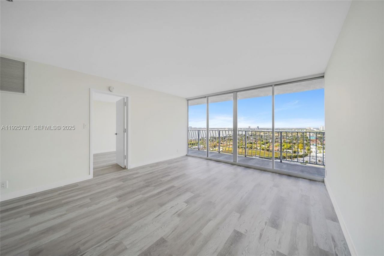 7601 E Treasure Dr, Unit 2103, North Bay Village, FL 33141 Photo