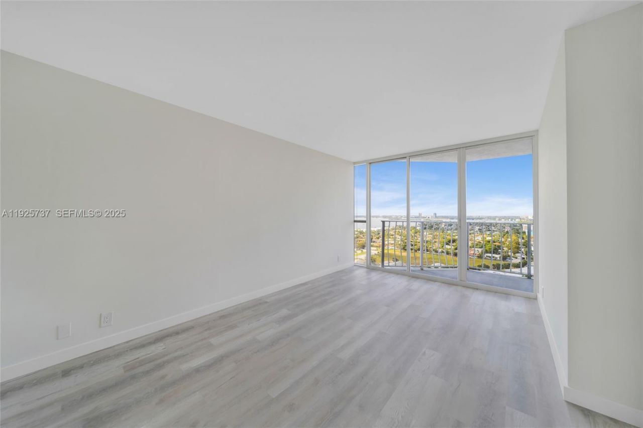 7601 E Treasure Dr, Unit 2103, North Bay Village, FL 33141 Photo