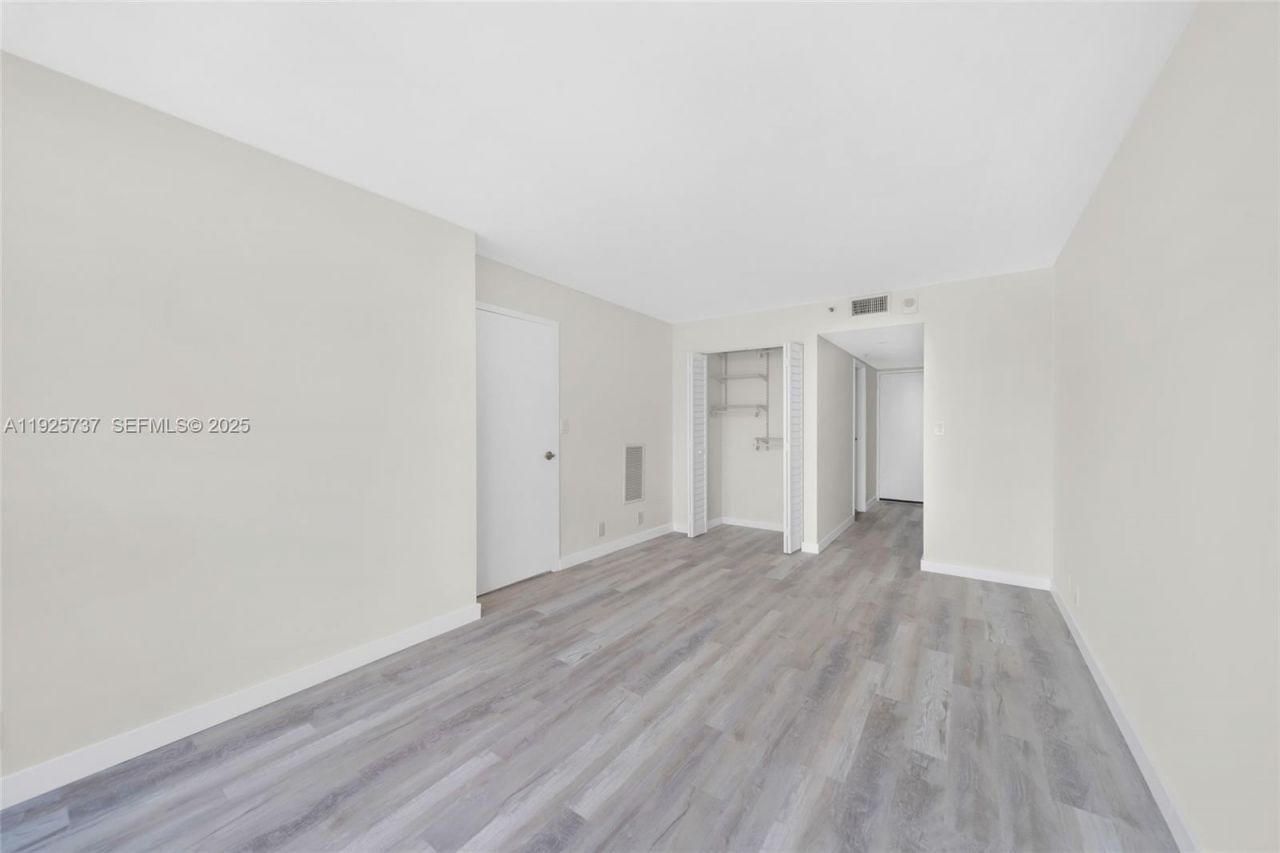 7601 E Treasure Dr, Unit 2103, North Bay Village, FL 33141 Photo