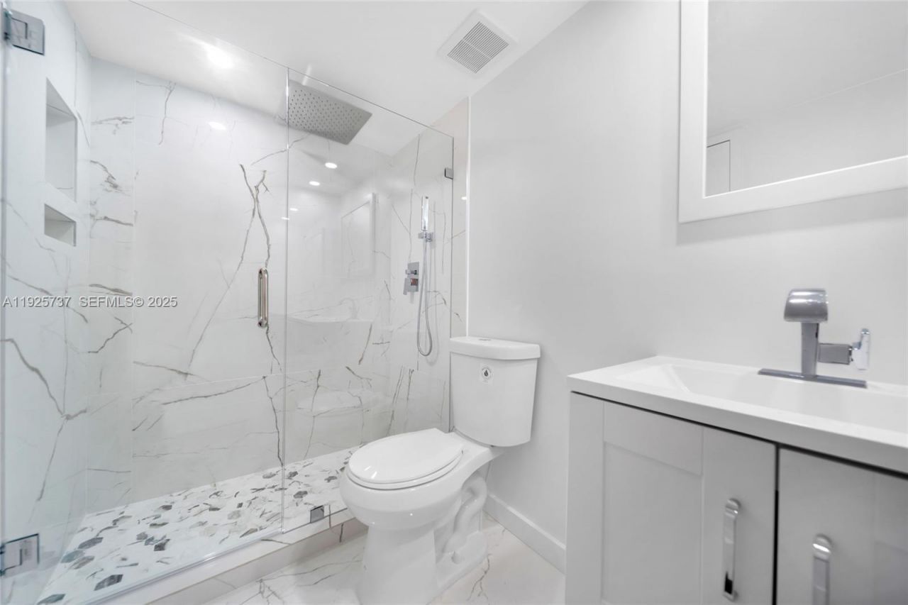 7601 E Treasure Dr, Unit 2103, North Bay Village, FL 33141 Photo