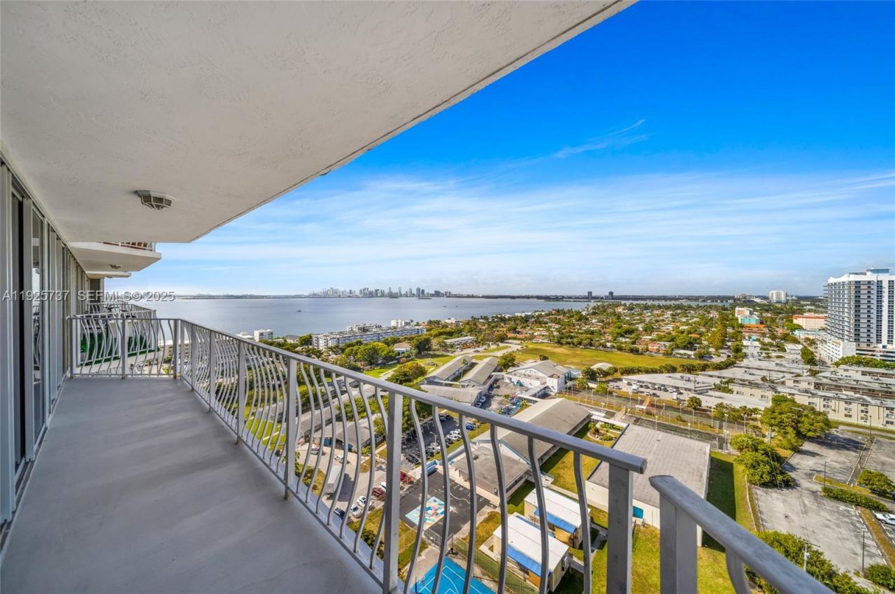 7601 E Treasure Dr, Unit 2103, North Bay Village, FL 33141 Photo