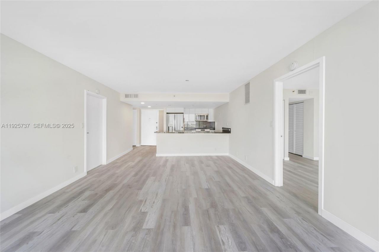 7601 E Treasure Dr, Unit 2103, North Bay Village, FL 33141 Photo