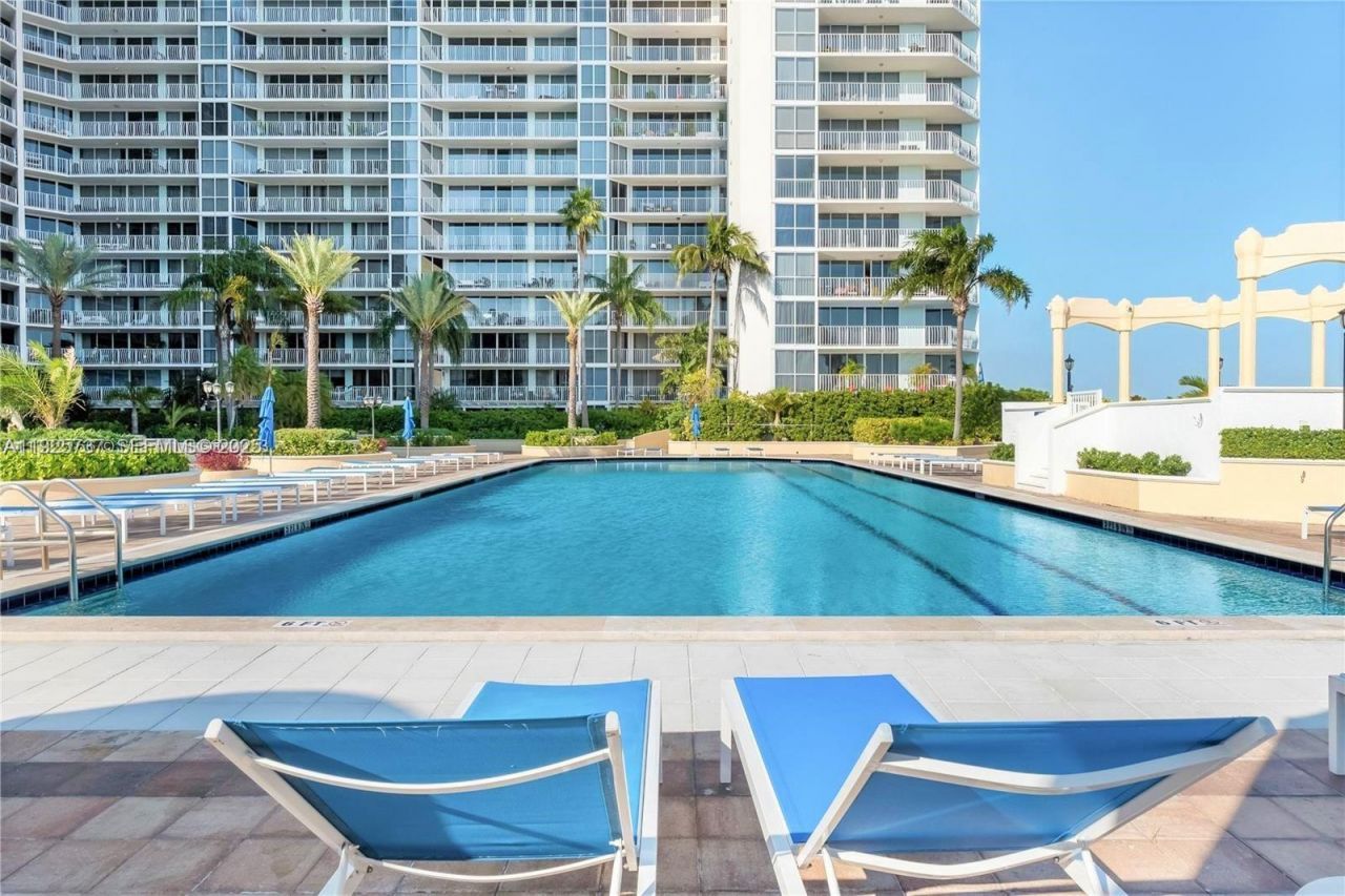 7601 E Treasure Dr, Unit 2103, North Bay Village, FL 33141 Photo