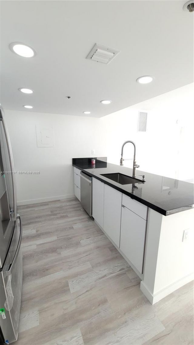 7601 E Treasure Dr, Unit 2103, North Bay Village, FL 33141 Photo