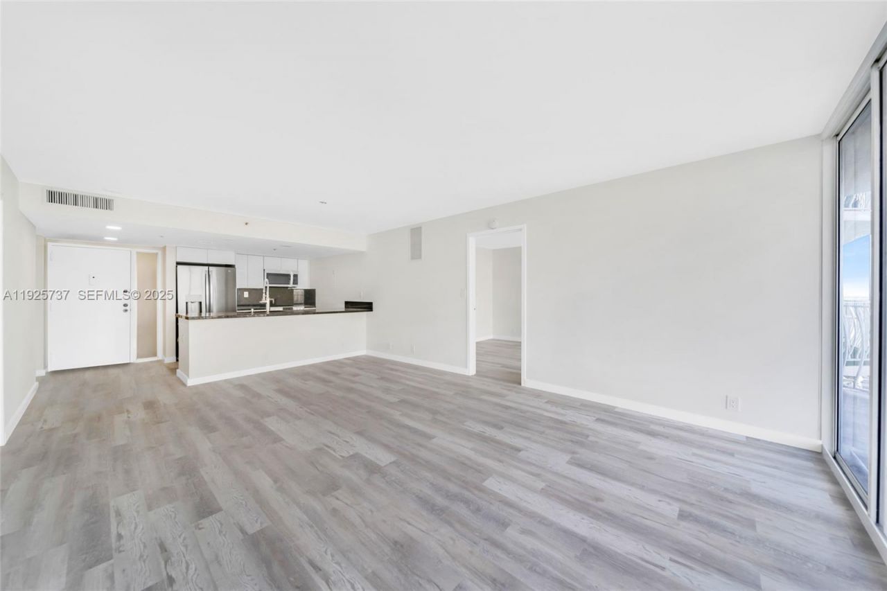 7601 E Treasure Dr, Unit 2103, North Bay Village, FL 33141 Photo