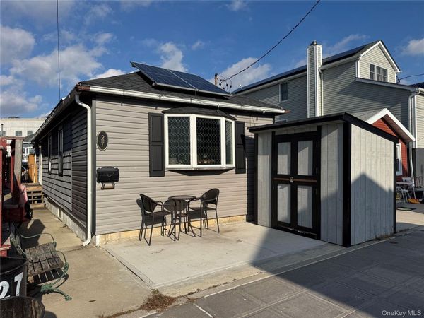 27 W 11th Road, Broad Channel, NY 11693