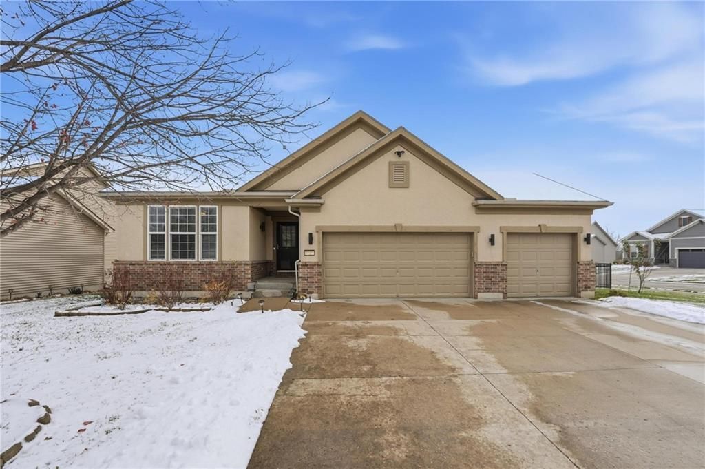 1021 SW Cheshire Drive, Lee's Summit, MO 64083 Main Photo