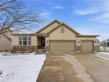 1021 SW Cheshire Drive, Lee's Summit, MO 64083