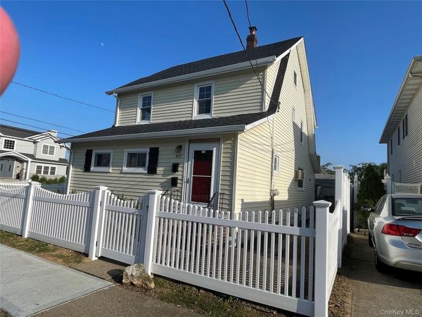 857 Garfield Street, Unit 2nd Fl, Franklin Square, NY 11010