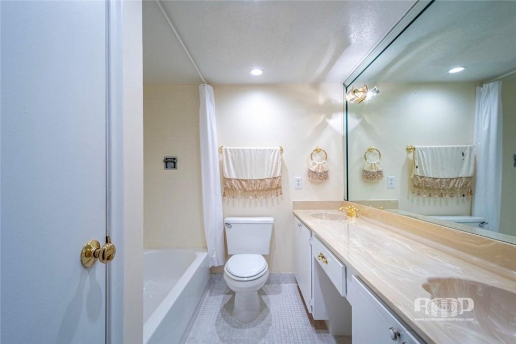 3100 NE 48th Street, Unit 908, Fort Lauderdale, FL 33308 Photo