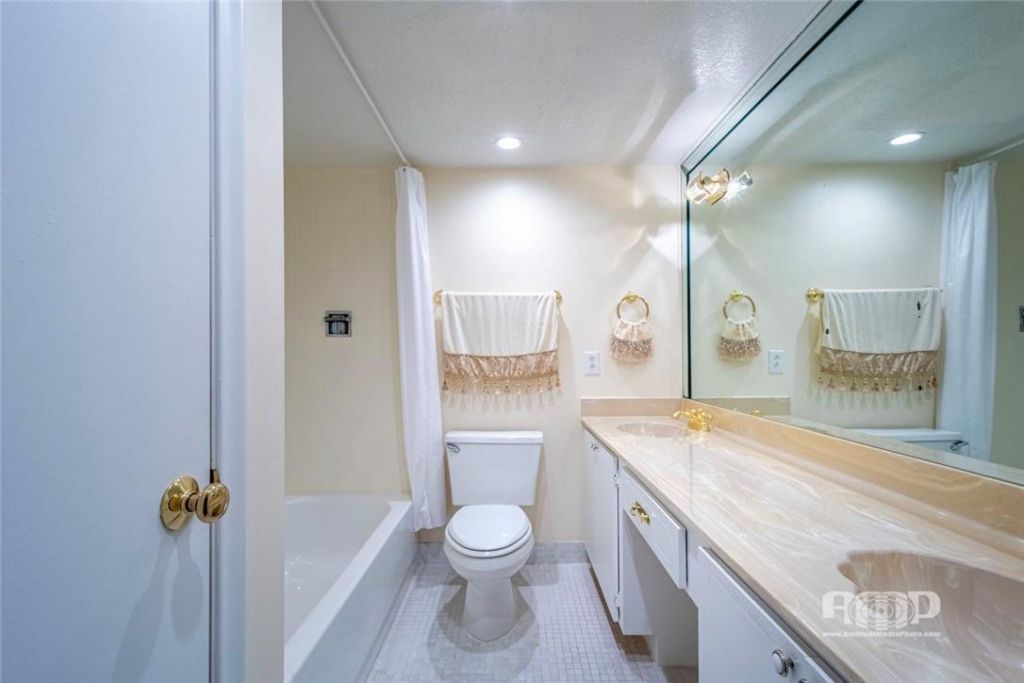 3100 NE 48th Street, Unit 908, Fort Lauderdale, FL 33308 Photo