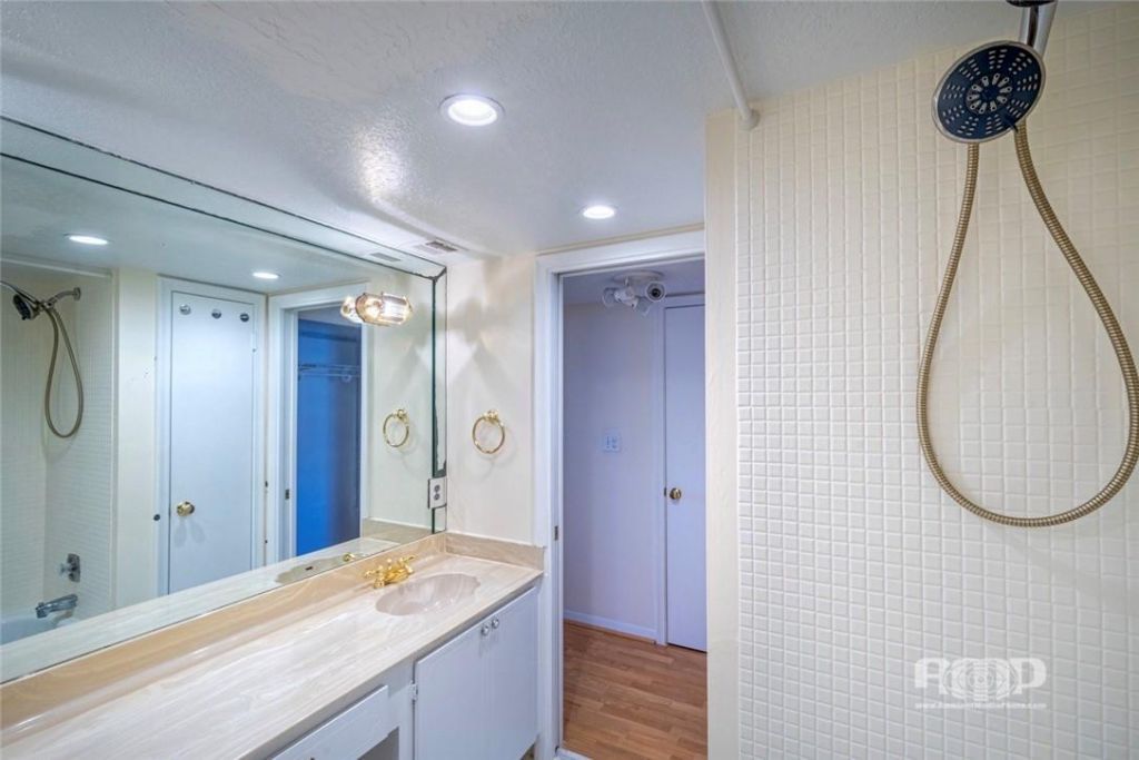 3100 NE 48th Street, Unit 908, Fort Lauderdale, FL 33308 Photo