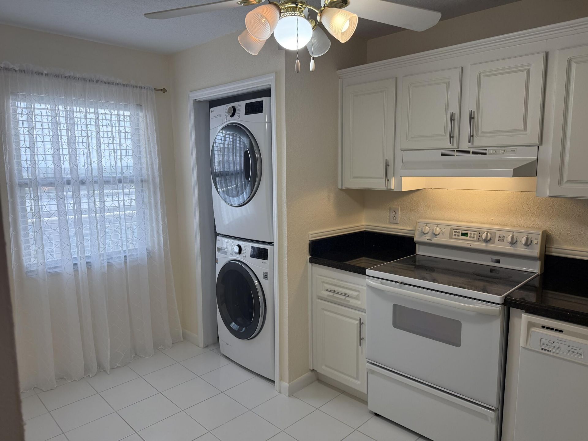 3100 NE 48th Street, Unit 908, Fort Lauderdale, FL 33308 Photo