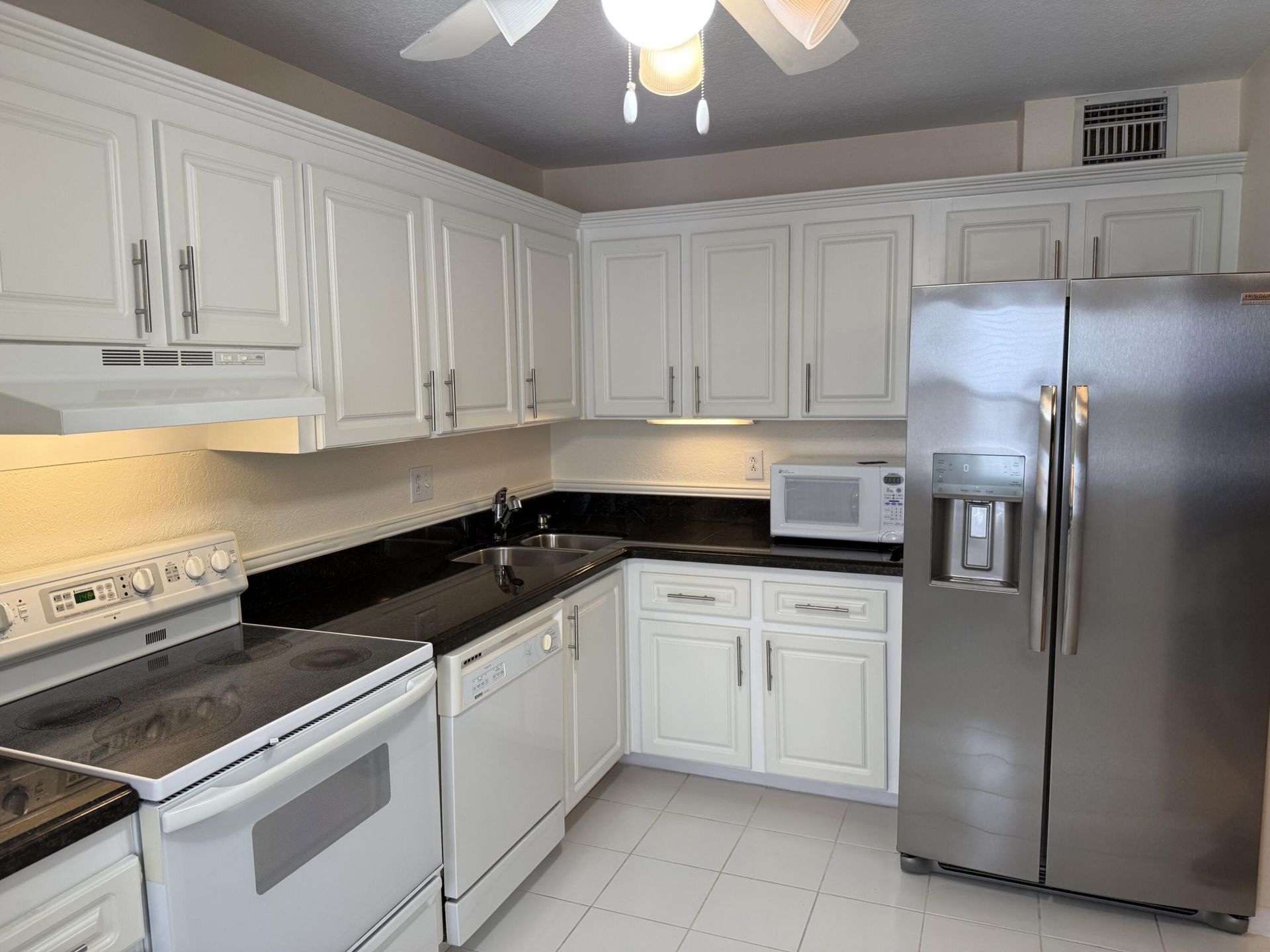 3100 NE 48th Street, Unit 908, Fort Lauderdale, FL 33308 Photo