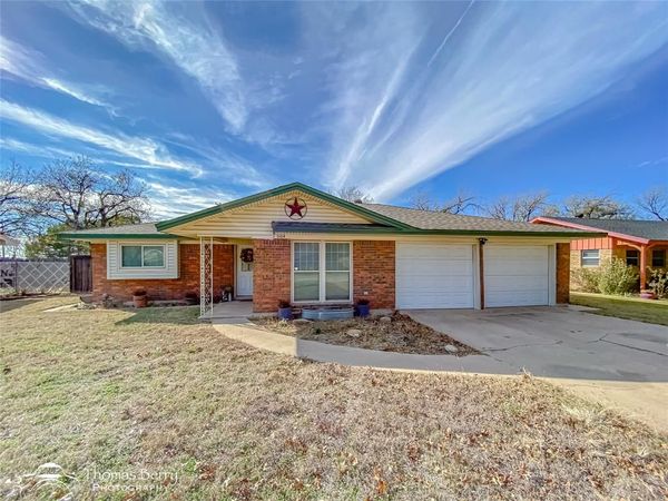 1104 Hickory Street , Roscoe, TX 79545