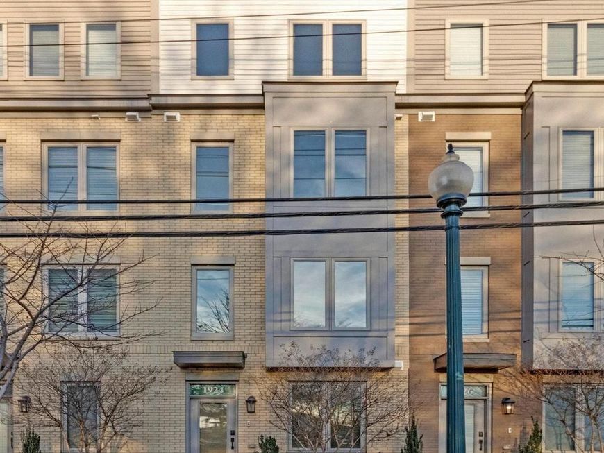 1924 Chapman Ave #10, Rockville, MD 20852 Main Photo