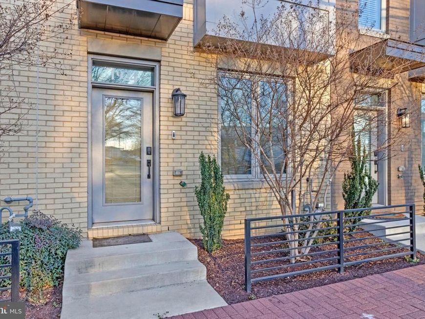 1924 Chapman Ave #10, Rockville, MD 20852 Main Photo