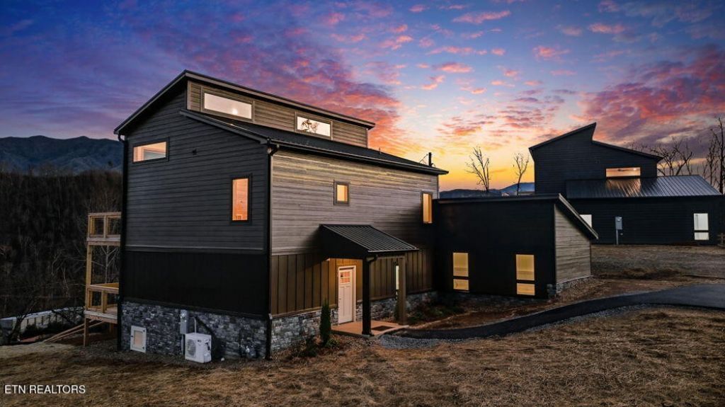 650 Ridge Top Loop, Gatlinburg, TN 37738 Main Photo