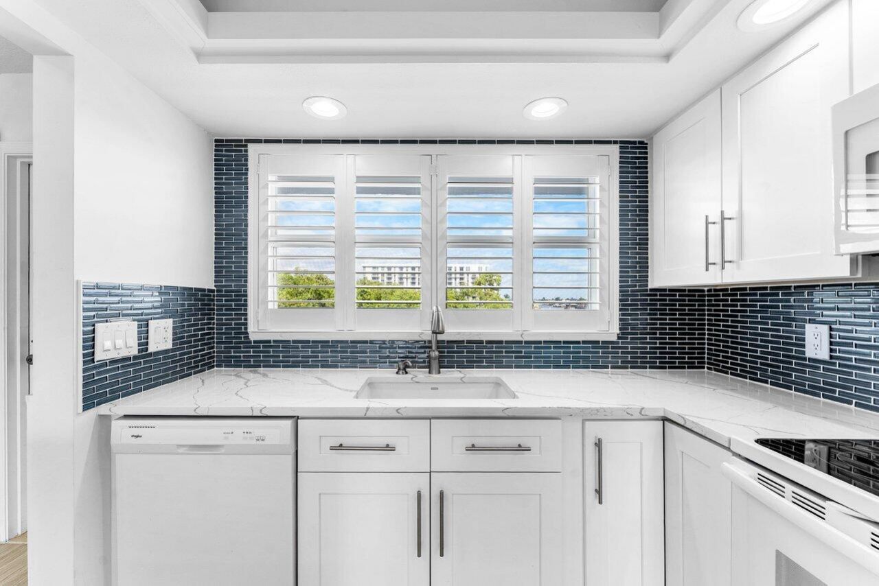 2004 S Federal Highway, Unit D403, Boynton Beach, FL 33435 Photo